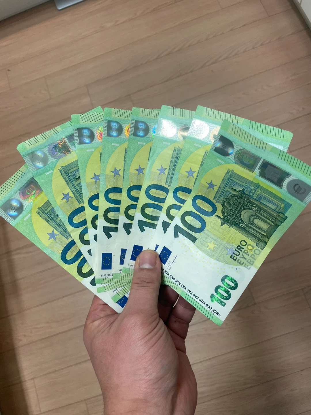 100유로 지폐 (유로 환전 팝니다.) | 티켓/교환권 | 당근 중고거래