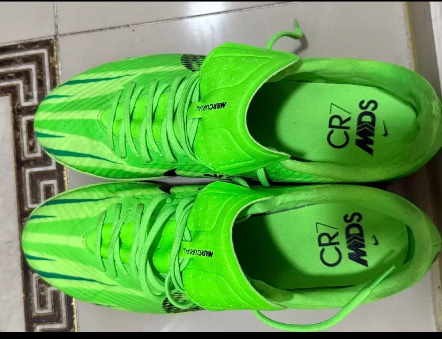 나이키 줌 머큐리얼 CR7 형광 축구화