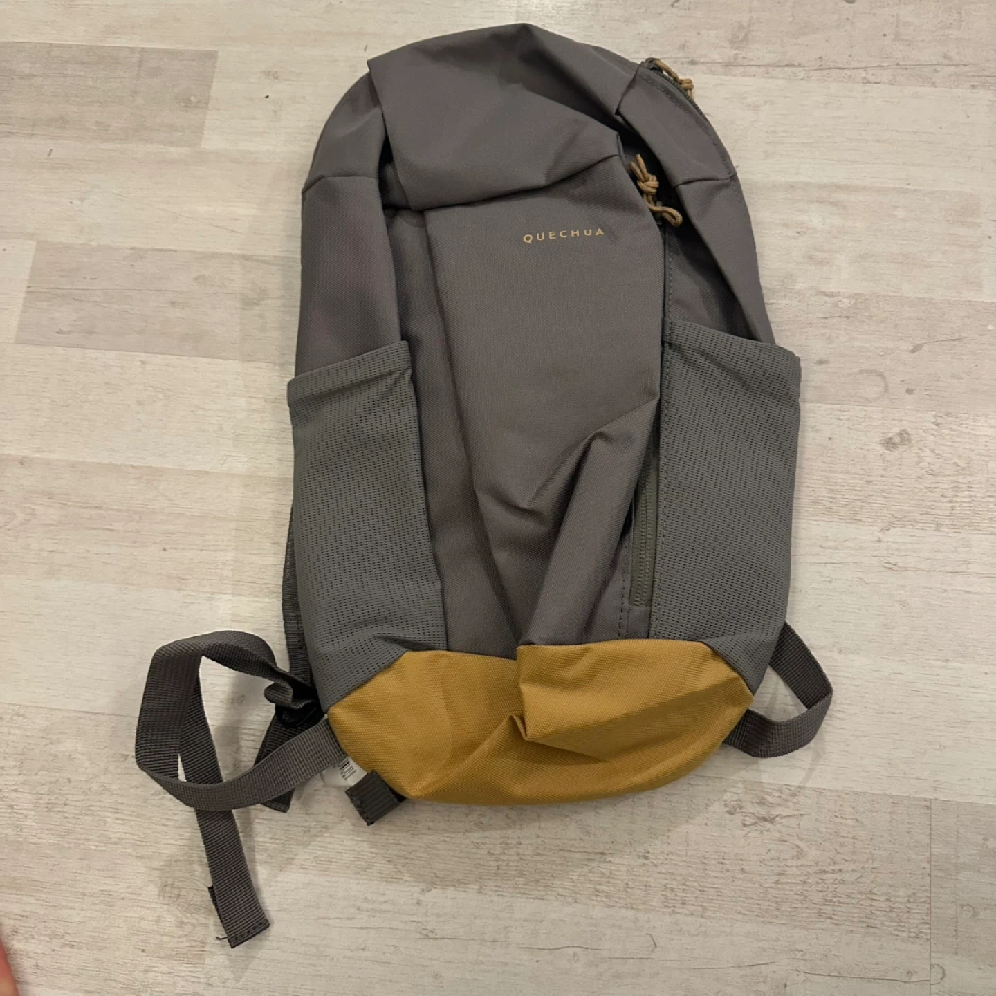 데카트론 퀘차 백팩 회색 새상품 | 남성패션/잡화 | 당근 중고거래