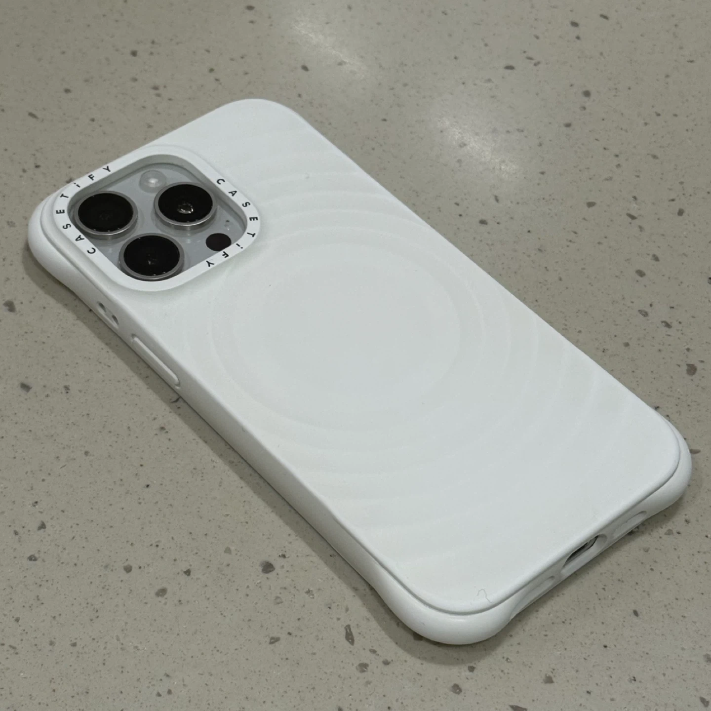 케이스티파이 리플케이스 15프로맥스 화이트 | 디지털기기 | 당근 중고거래