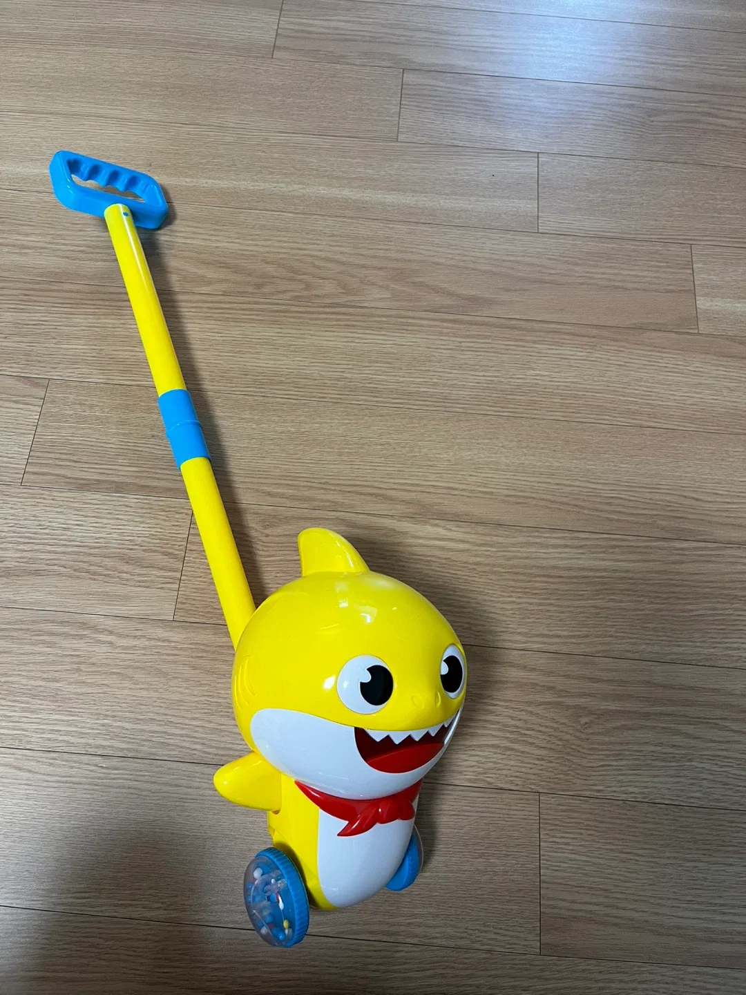 핑크퐁 아기상어 걸음마 보조기