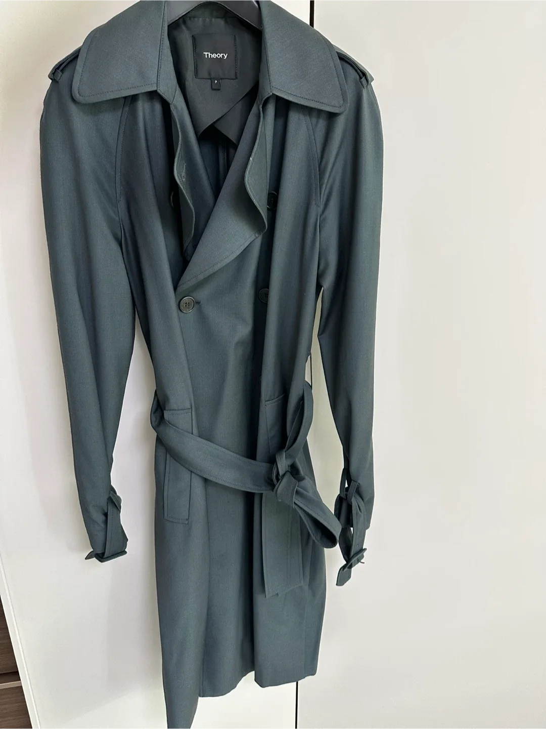 띠어리 실크 트렌치코트 p사이즈