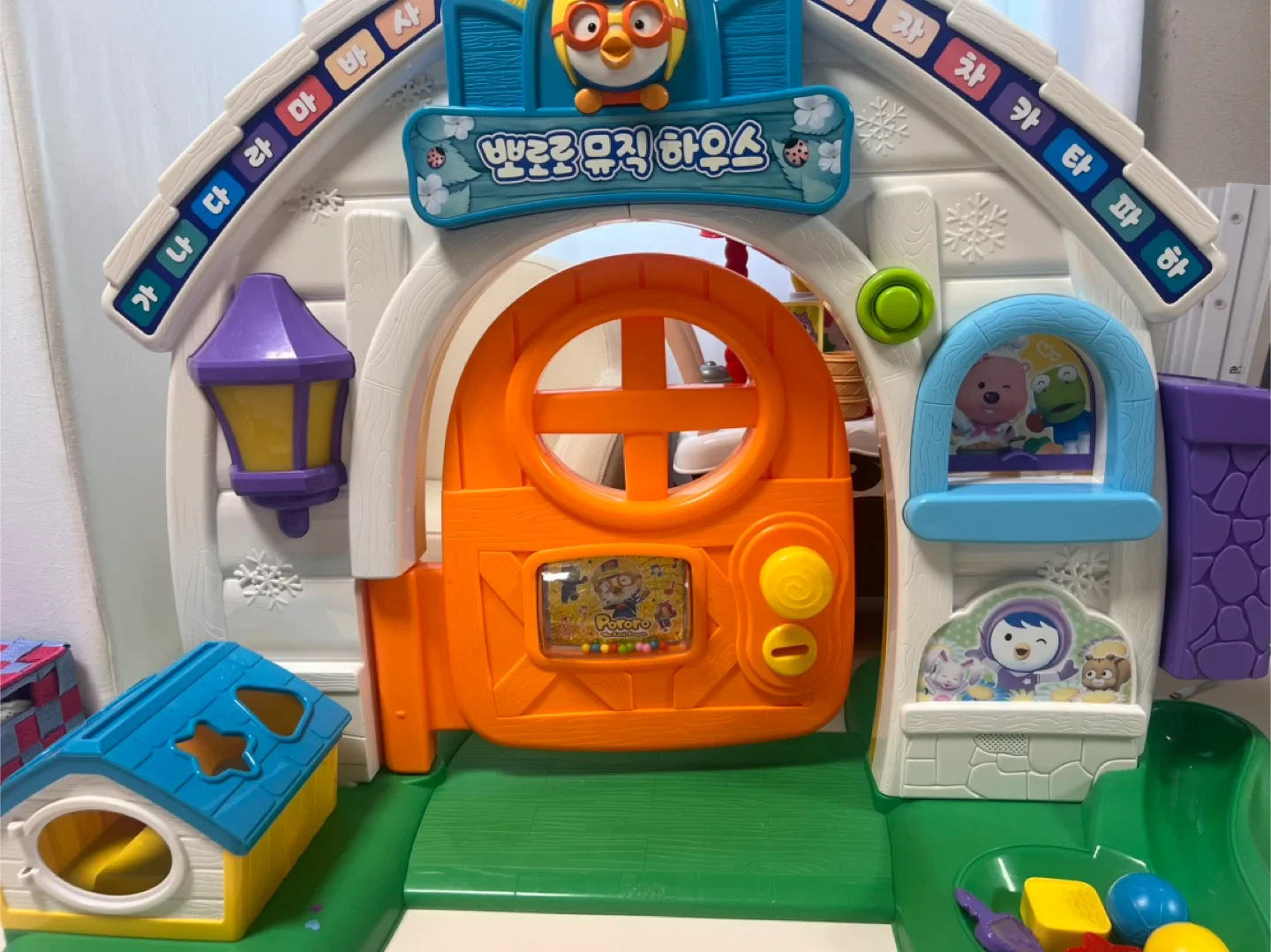 뽀로로 뮤직하우스 문짝
