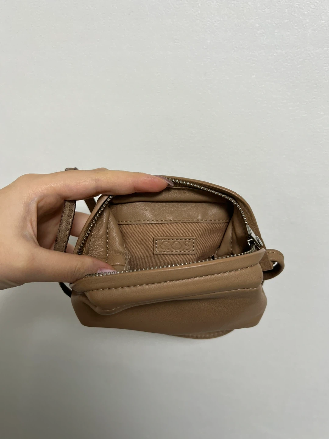 COS 가죽 미니 숄더백 | 여성잡화 | 당근 중고거래