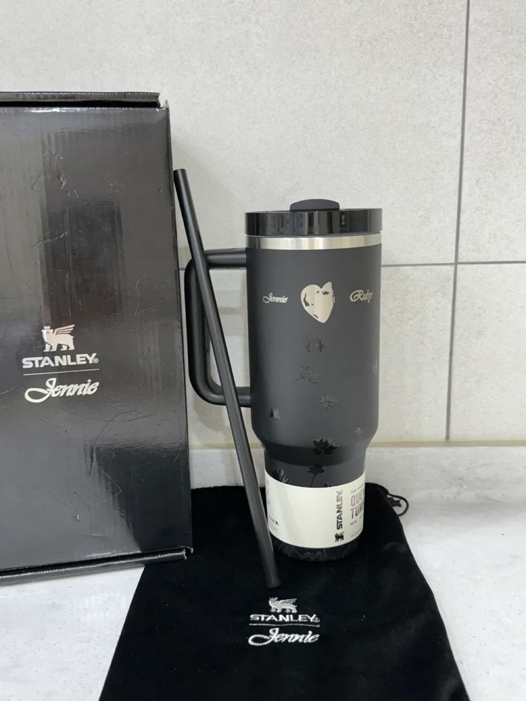 스탠리 퀜처 H2.0 제니 콜라보 텀블러 블랙