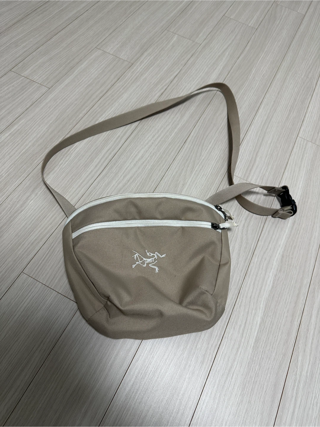 아크테릭스 가방 맨티스2 베이지