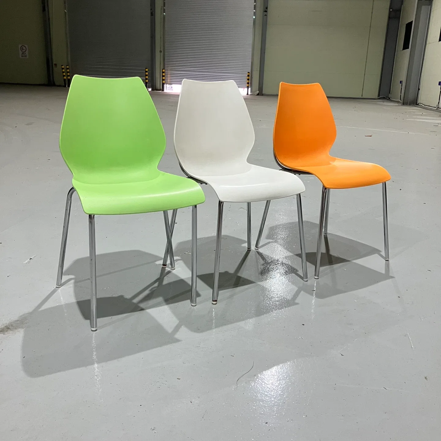 묵현. 인테리어 카페 식탁의자 입니다.