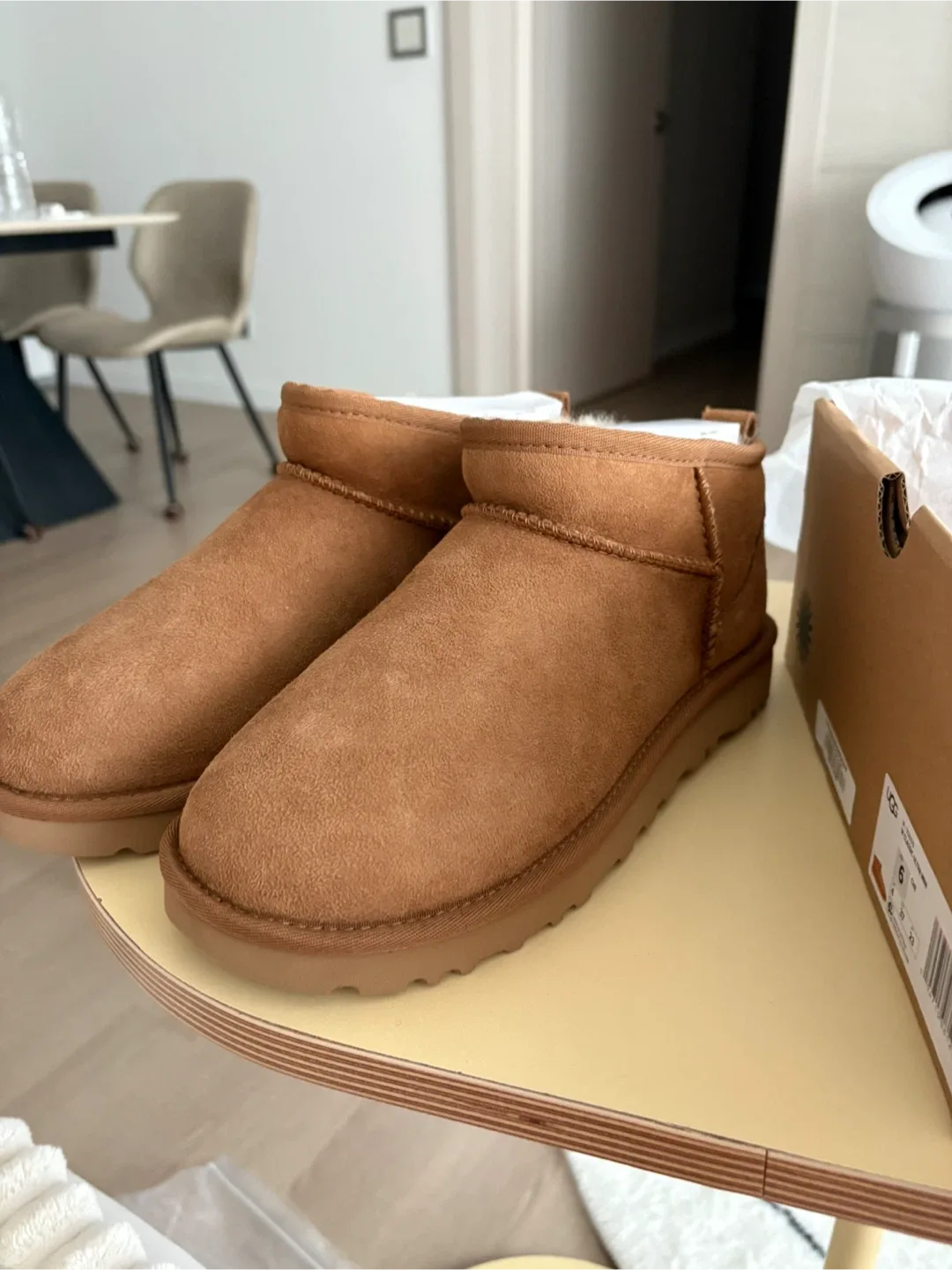 새상품 UGG 어그 클래식 울트라 미니 부츠 체스트넛 230
