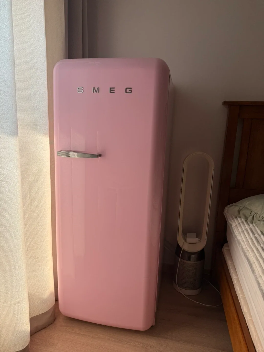 스메그 FAB28 핑크 냉장고 270L