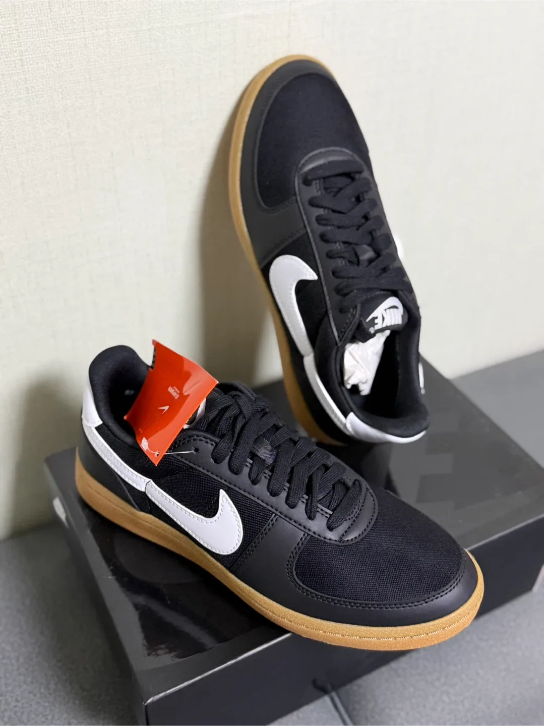 나이키 우먼스 제너럴 스니커즈 운동화 새상품 판매합니다.