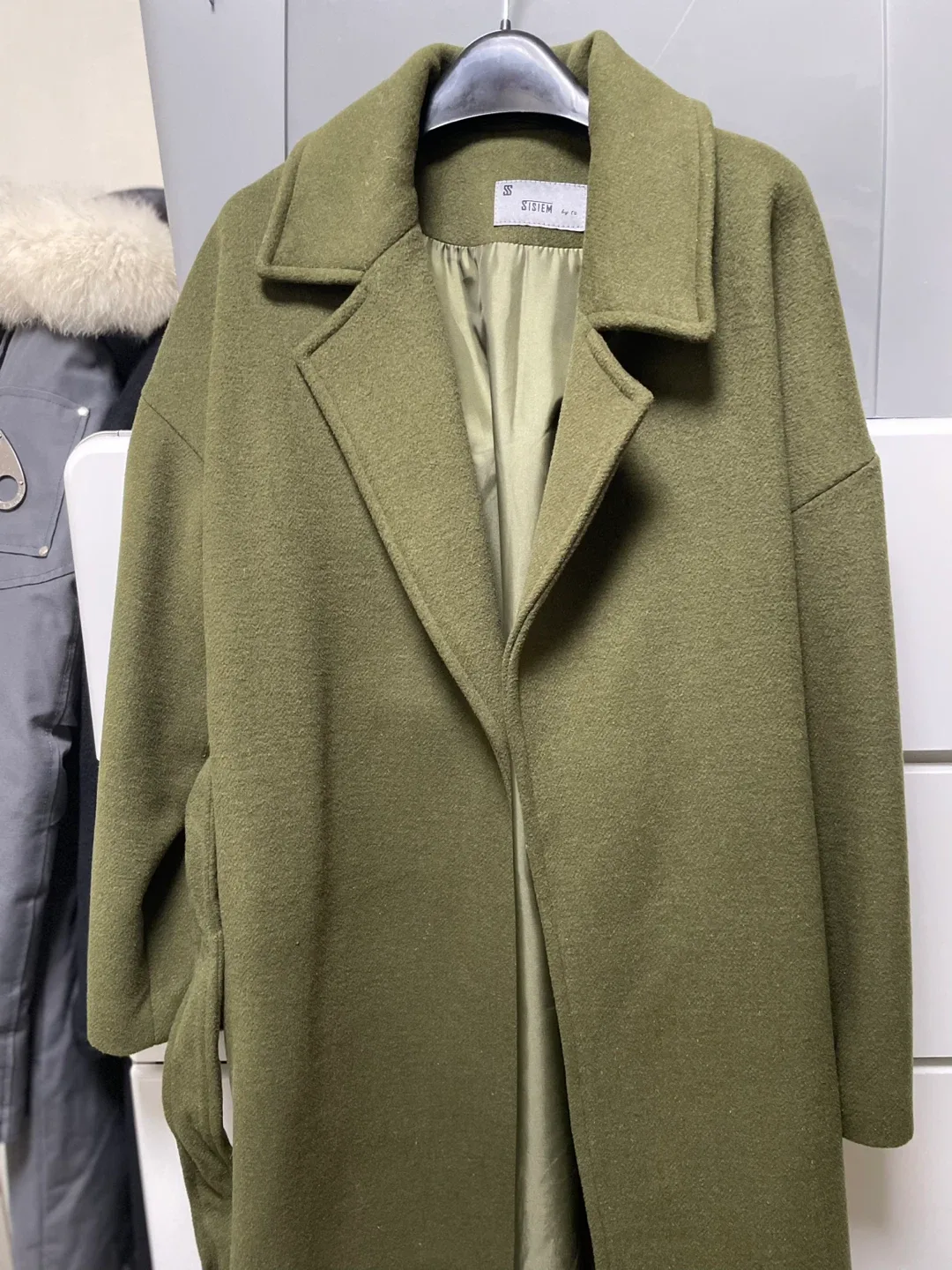 진한 카키 코트 프리사이즈 실물색 더 이쁨