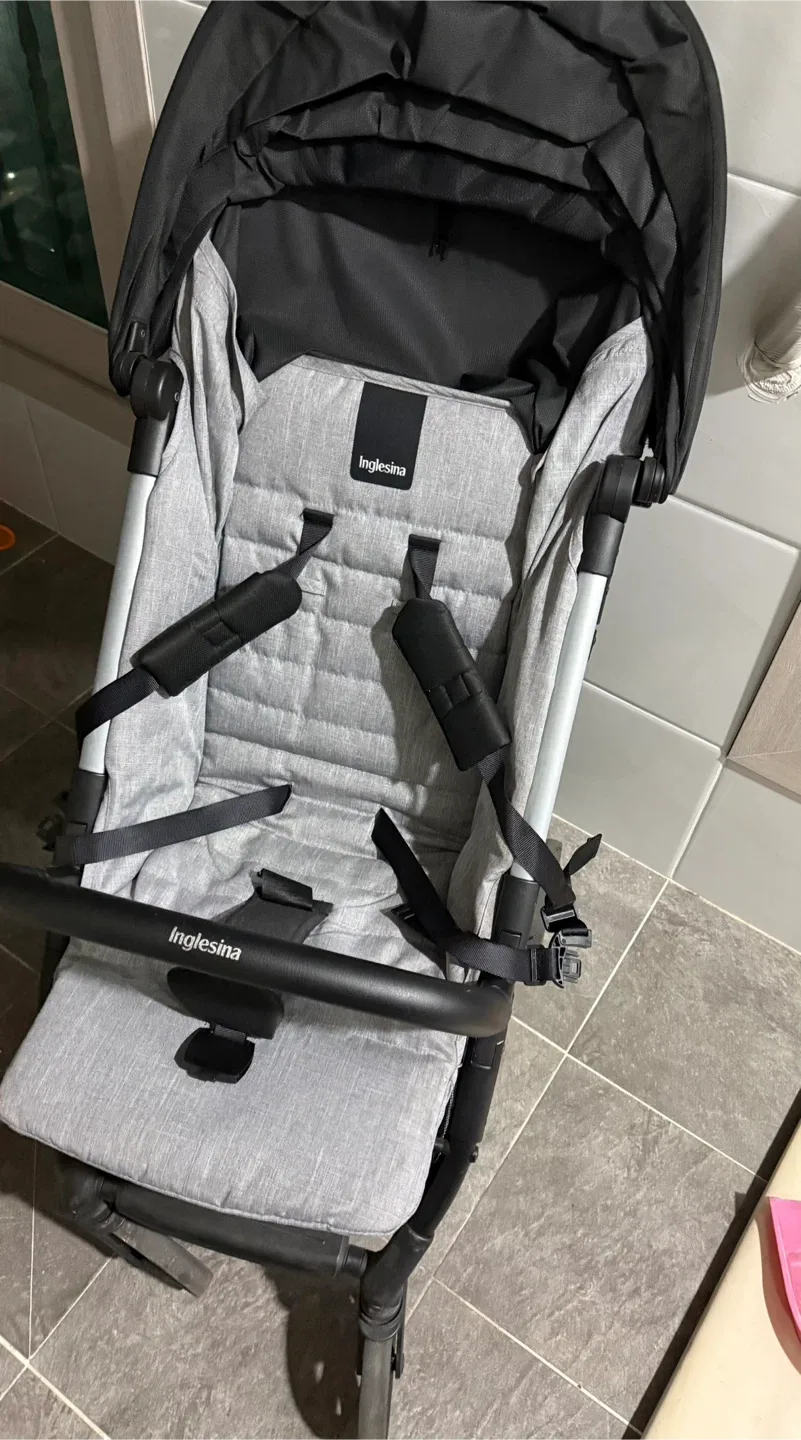 잉글레시나 퀴드 휴대용 유모차