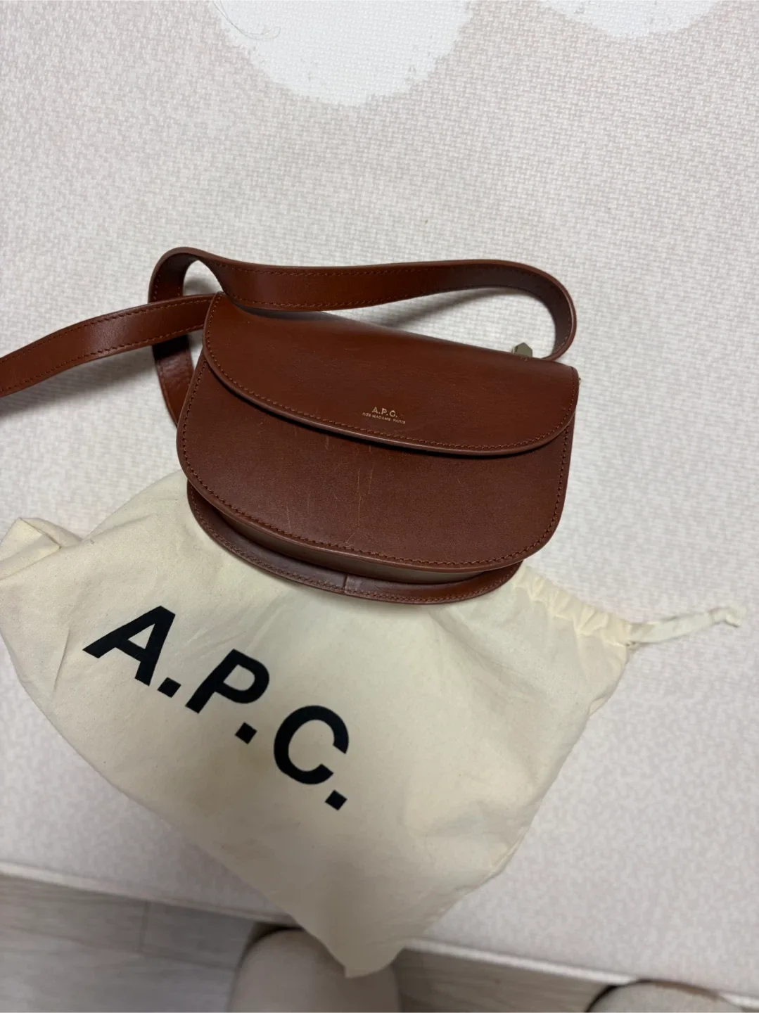 A.P.C. 아페쎄 하프문백