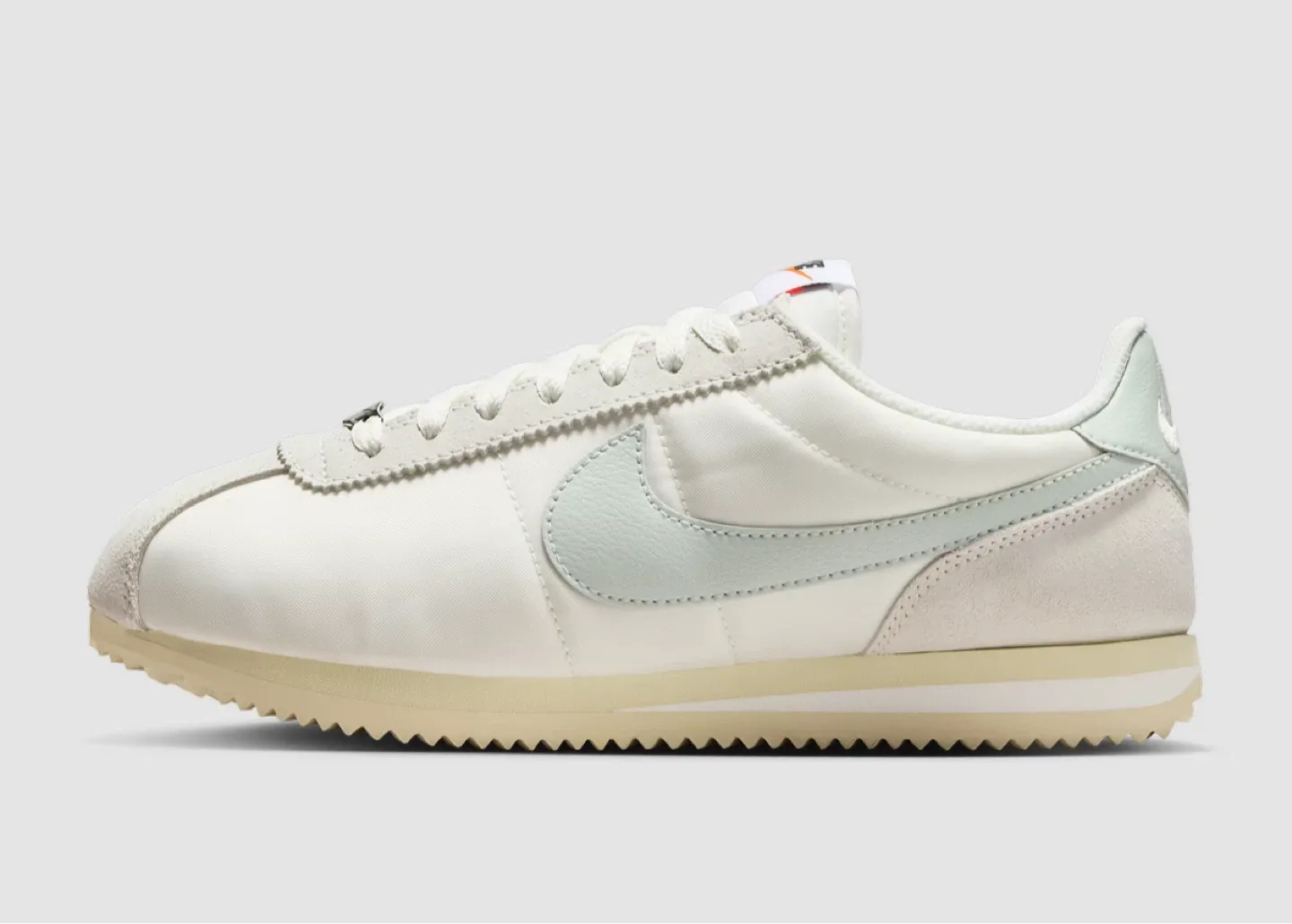 나이키 코르테즈 TXT 운동화 새상품 판매합니다.