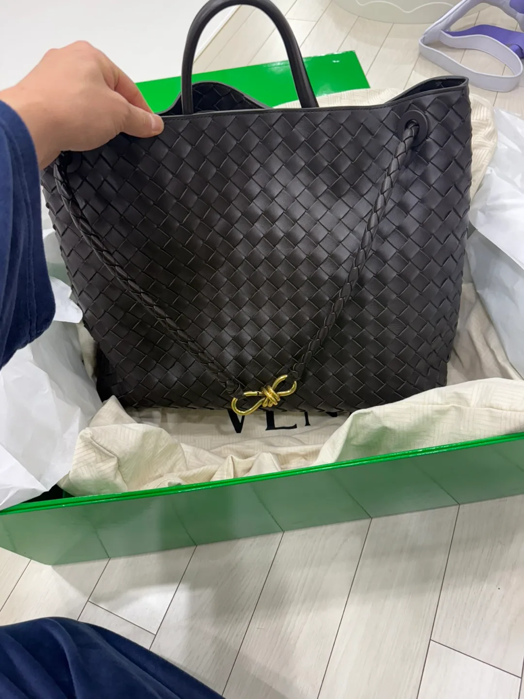 보테가베네타 안디아모 라지 브라운 토트백 팝니다