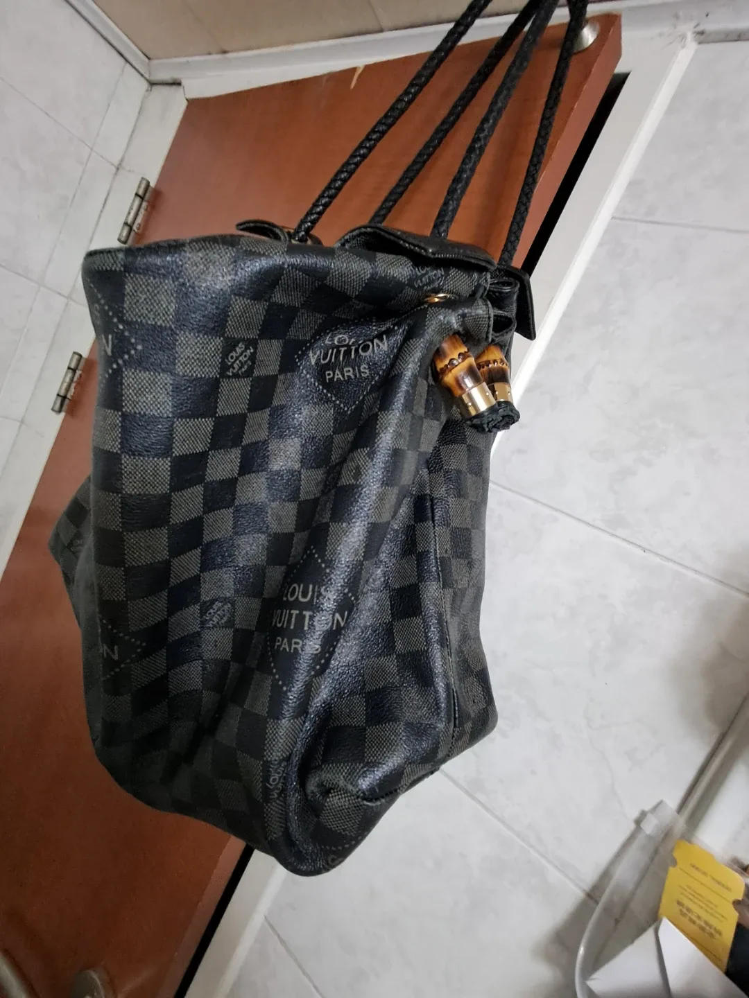 루이비통 네오노에 버킷백 블랙(상태좋음)