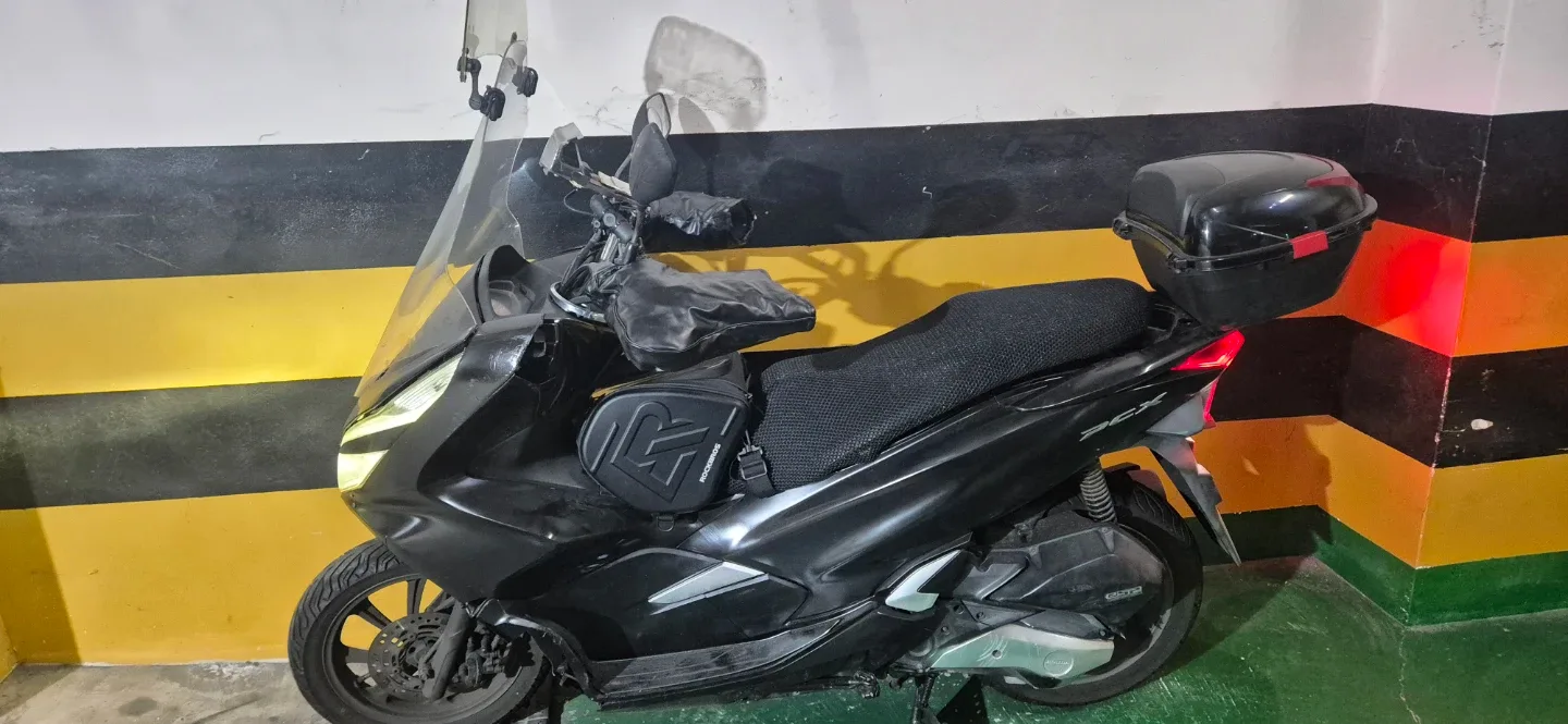 혼다 PCX 125 20년식(윈드스크린, 중앙 센터백 포함) 팝니다