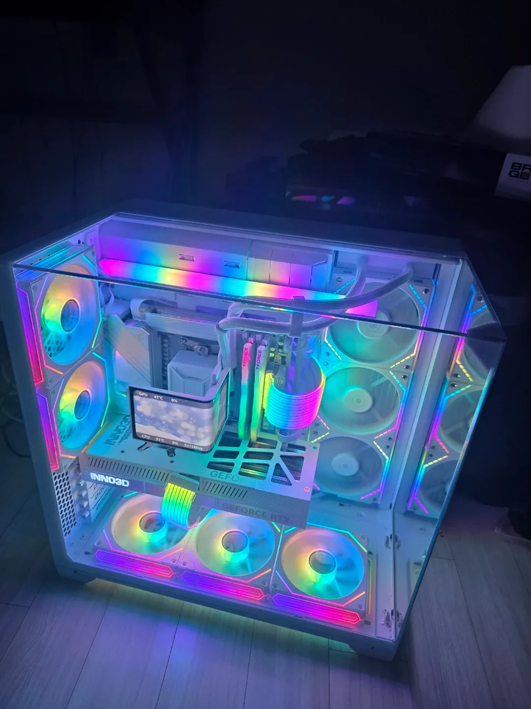 9800X3D RTX5080 하이엔드 리안리 컴퓨터 화이트팝니다.