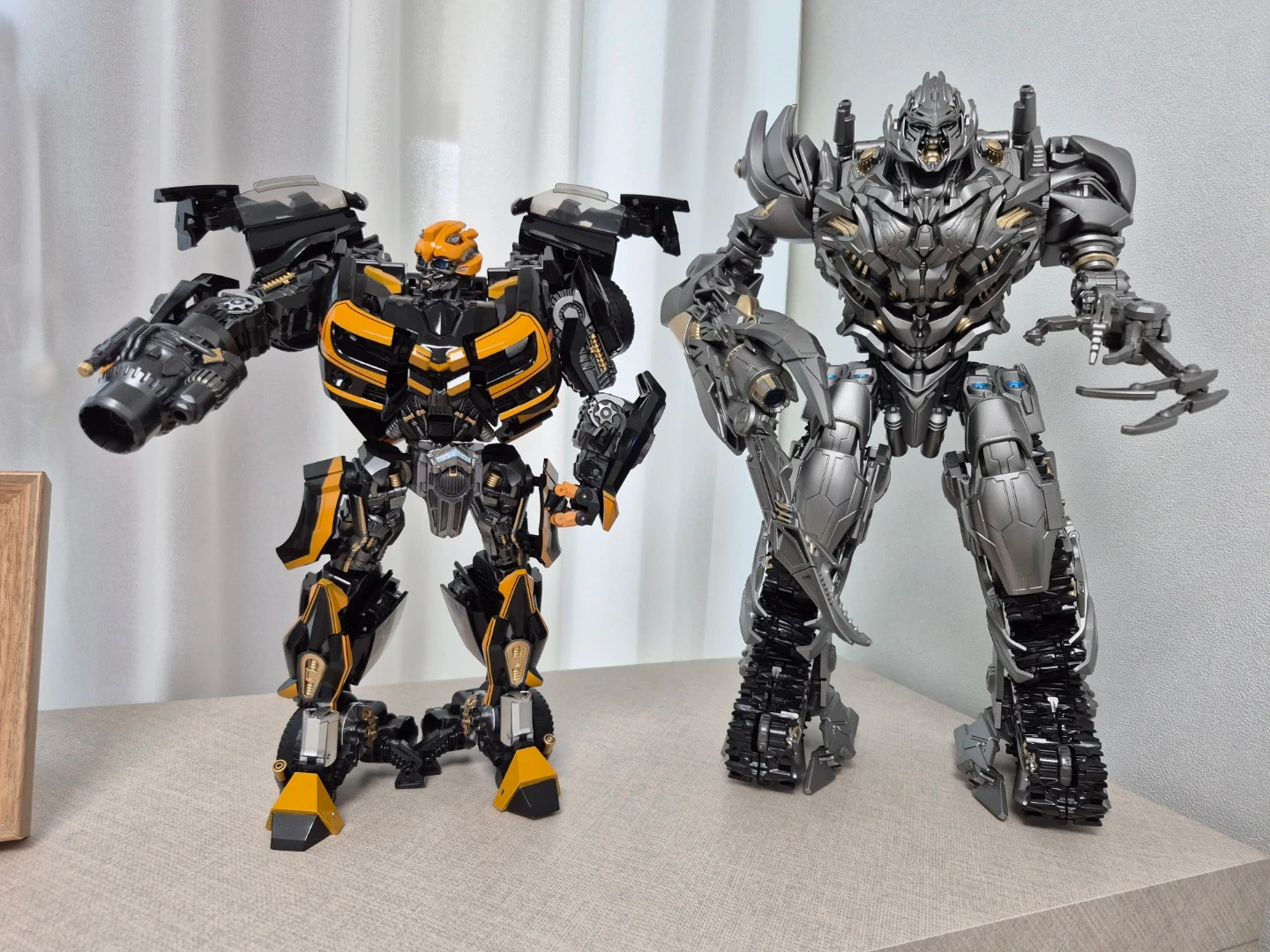 트랜스포머 범블비 & 메가트론 피규어 일괄 | 취미/게임/음반 | 당근 중고거래