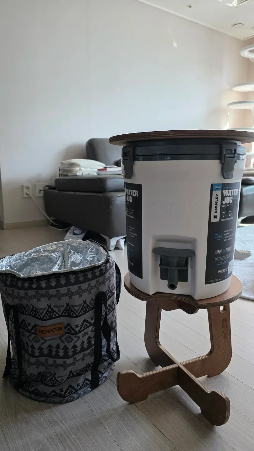 스탠리 워터저그 7.5L 노마드 쿨러백+원목 받침대와 파우치+원목 상판 선반