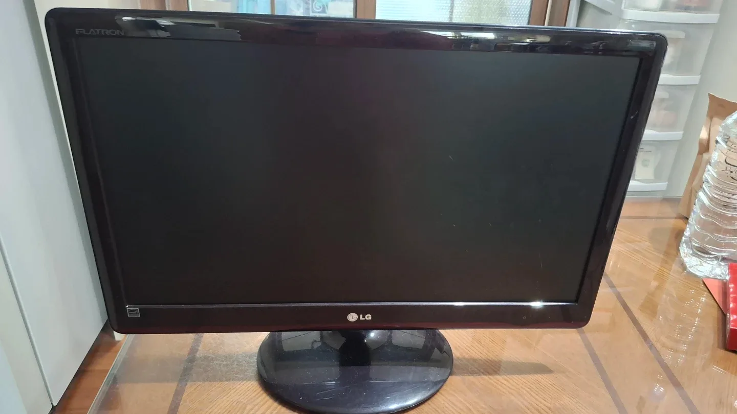 LG 플래트론 E2350V 23인치 모니터