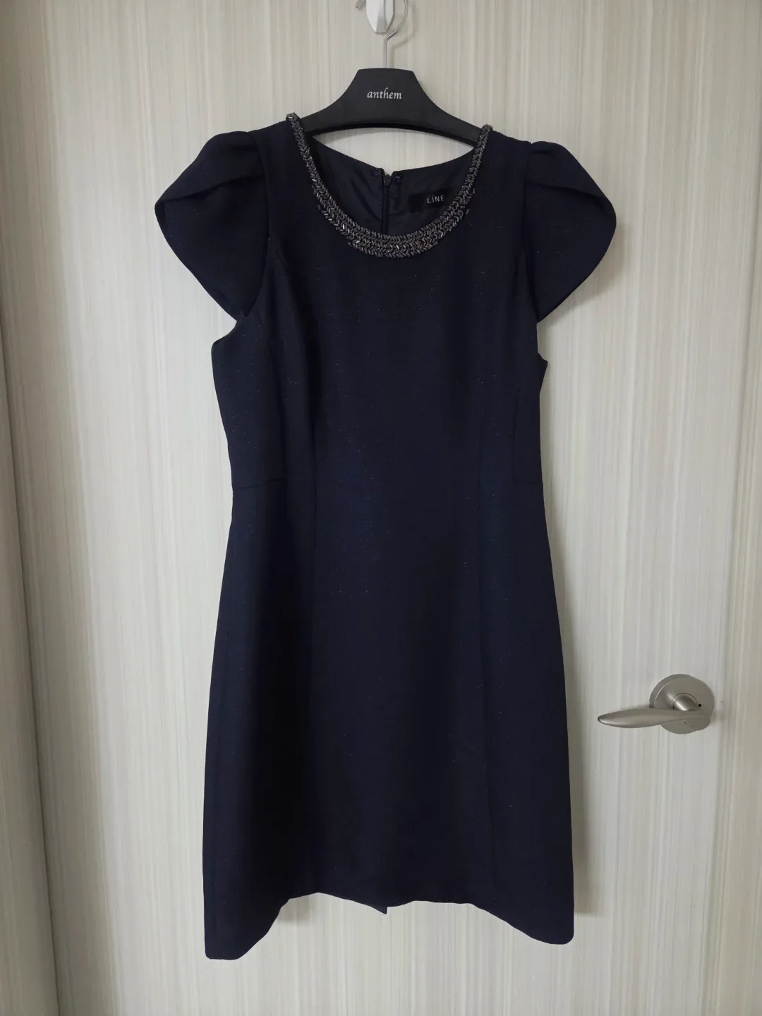 LINE 네이비 비즈 장식 반팔 원피스 경조사룩 하객룩 데이트룩