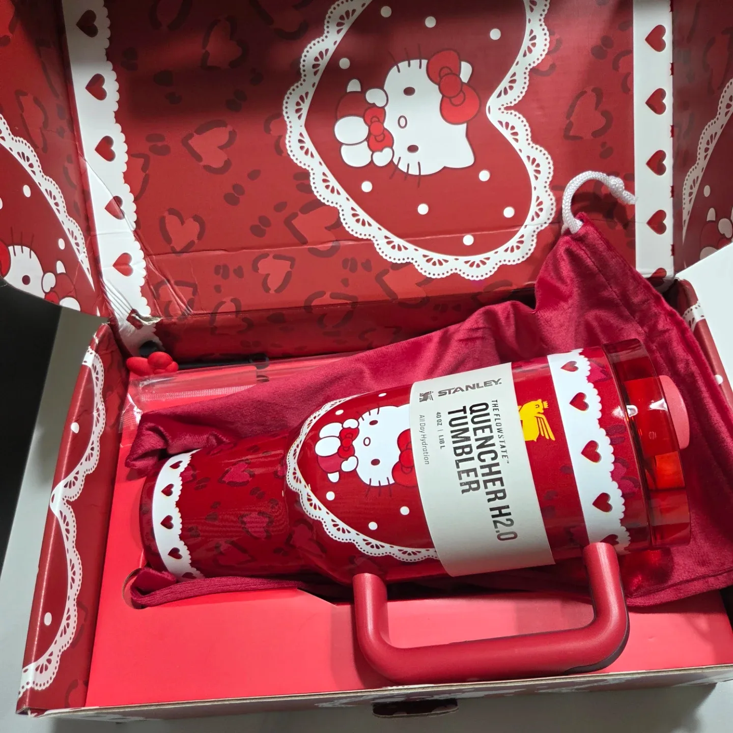스탠리 헬로키티 퀜처 텀블러 40oz 레드 새제품