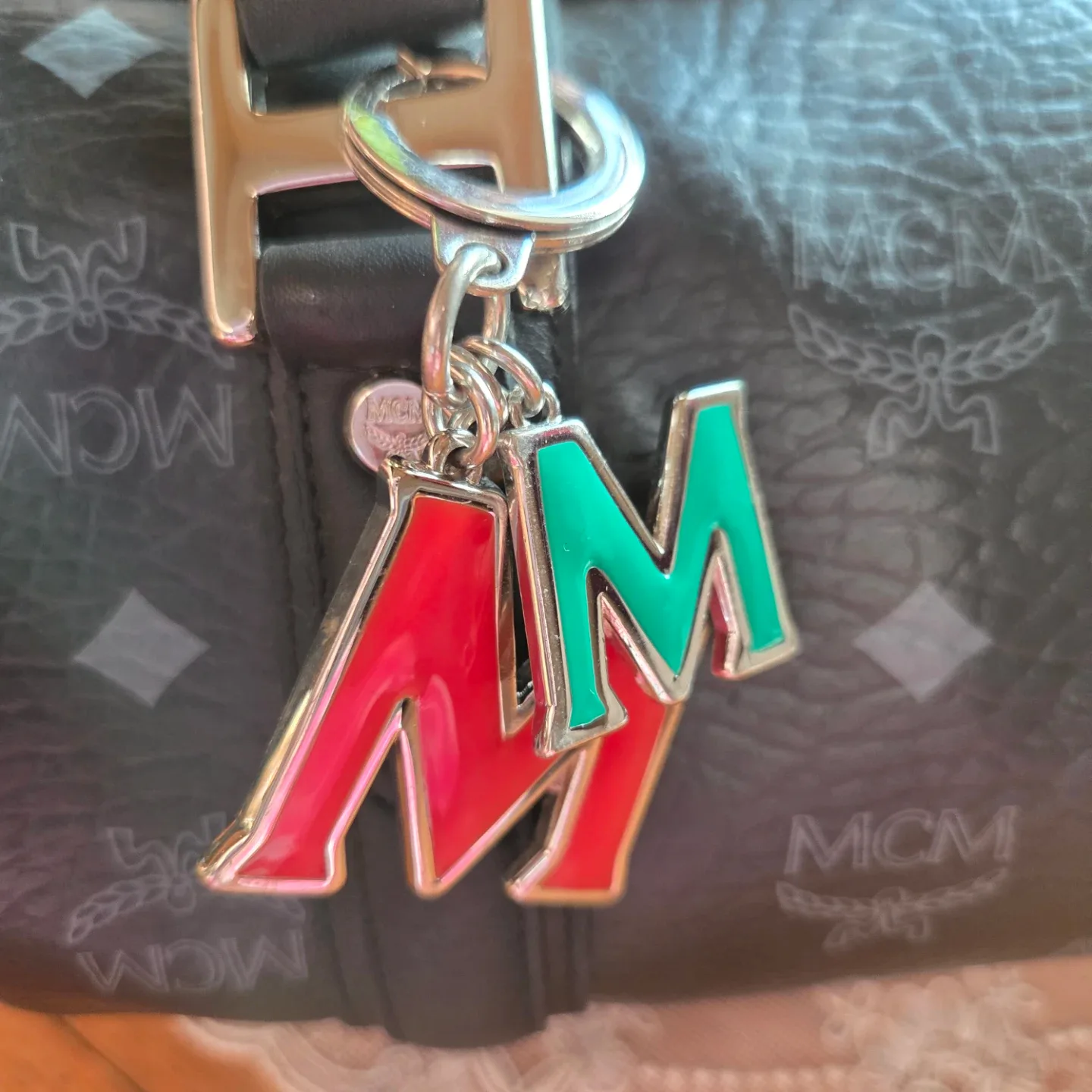 MCM 블랙 모노그램 보스턴백