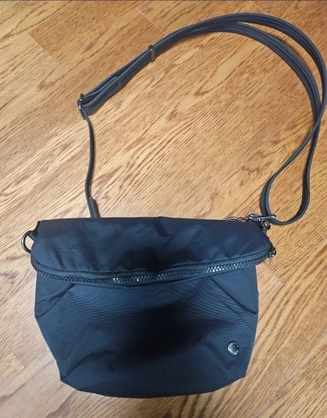팩세이프 도난 방지 크로스바디 백/Pacsafe CX anti-theft convertible crossbody