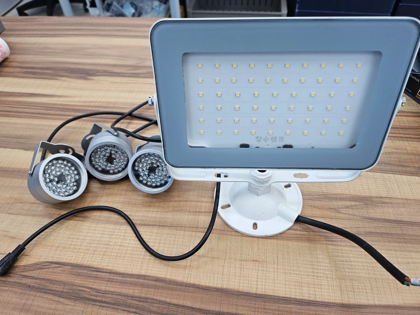 LED 사각 투광기, 보안카메라용 IR 적외선 야간 투시등 | 디지털기기 | 당근 중고거래