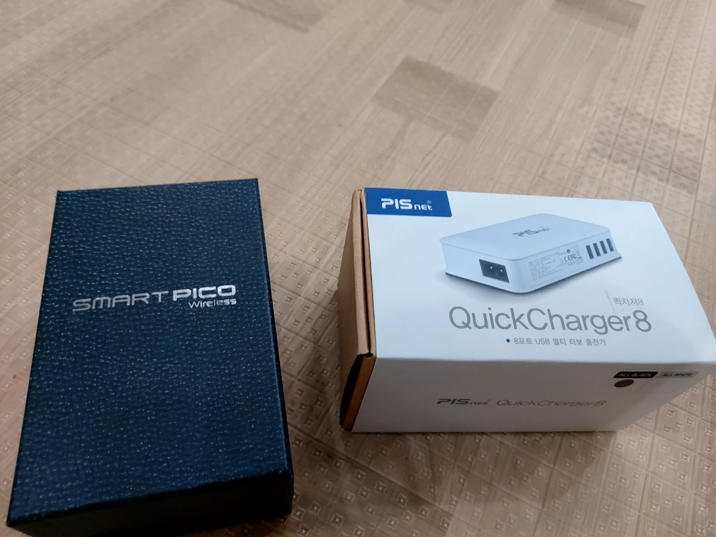 피스넷 8포트 급속 충전기 & SMART PICO 프로젝터 팝니다