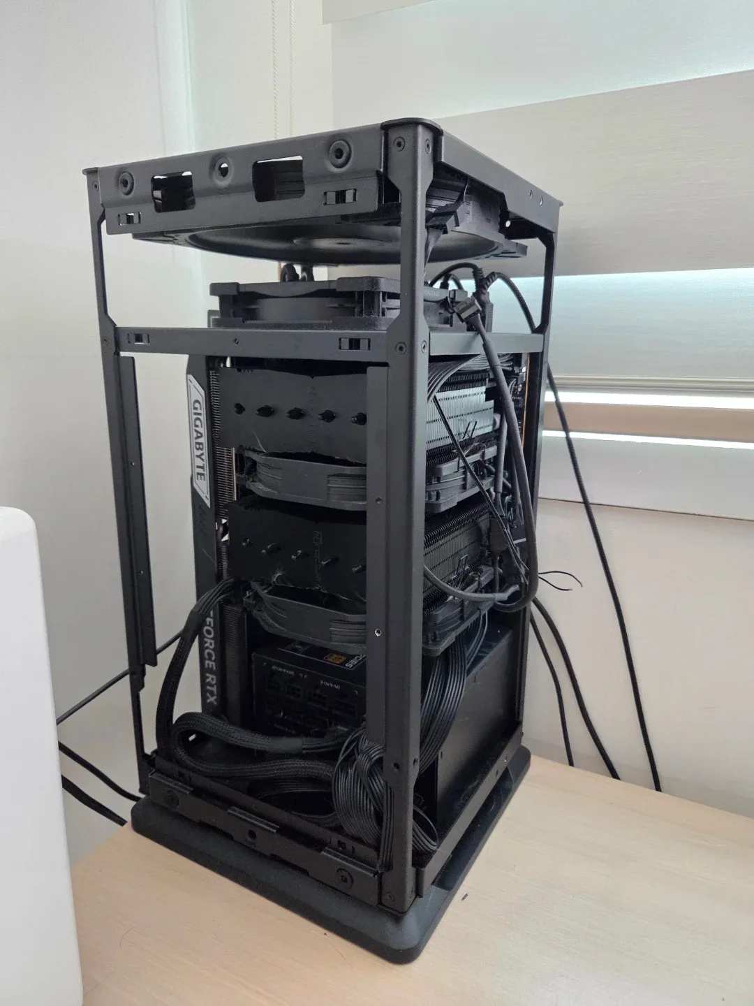 커스텀 공랭식 게이밍 PC (7800X3D, RTX 5080, DDR5-6000, P51 M2 NVMe))