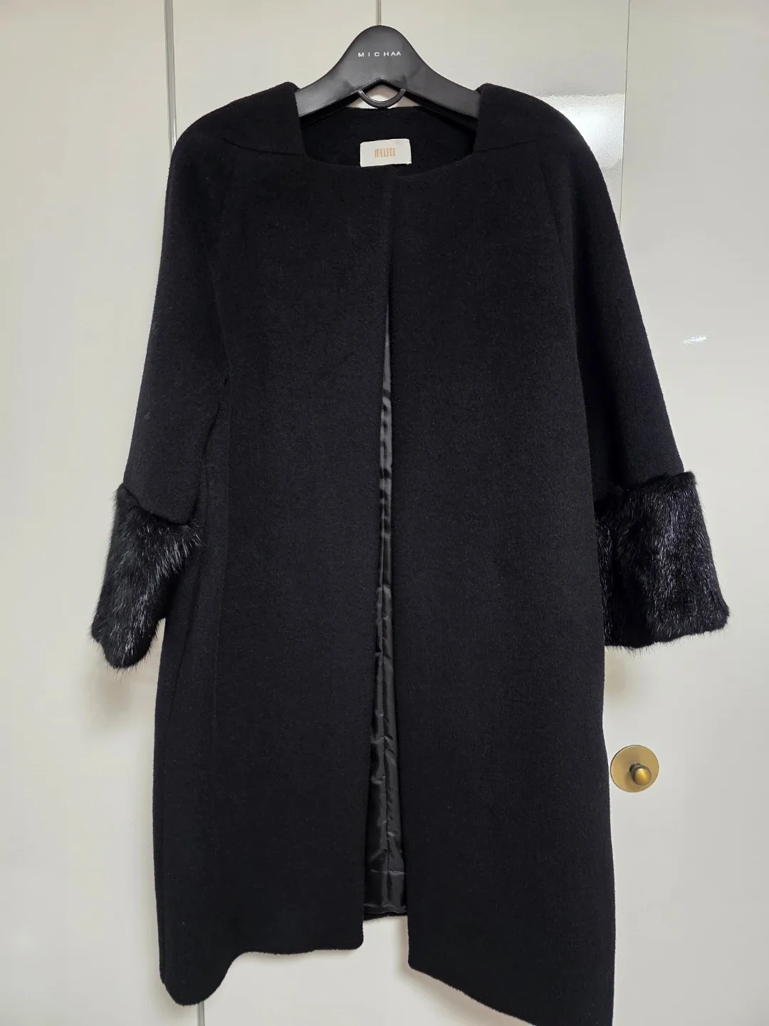 (새상품)블랙 소매모피 코트