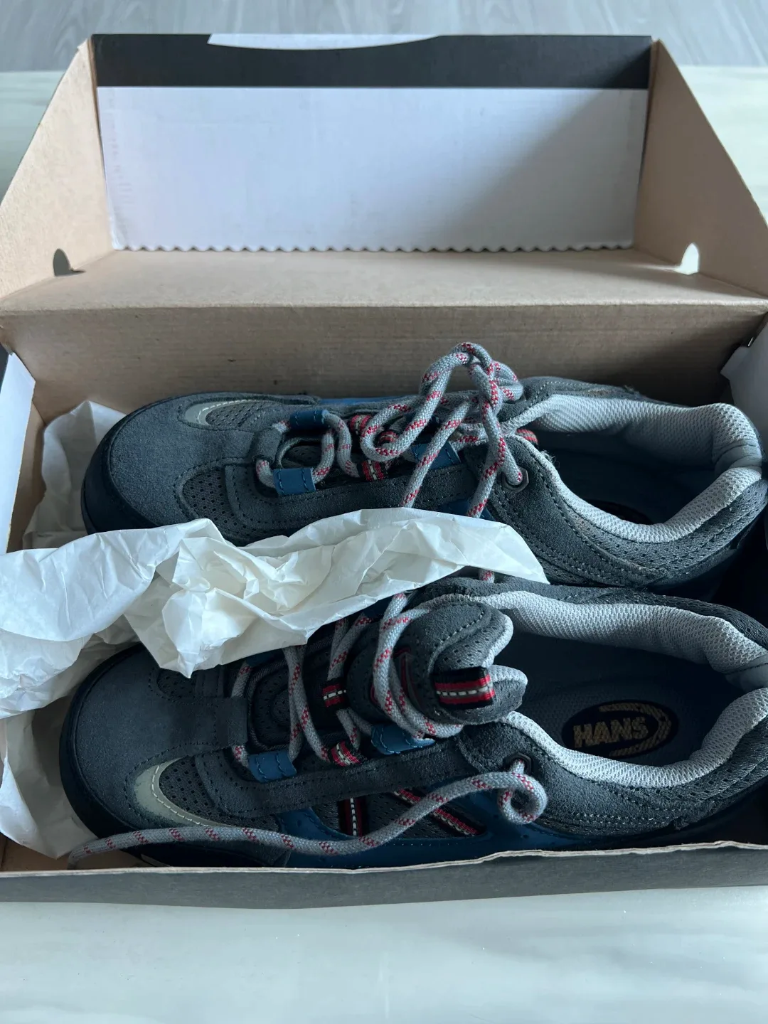 한스 회색 운동화