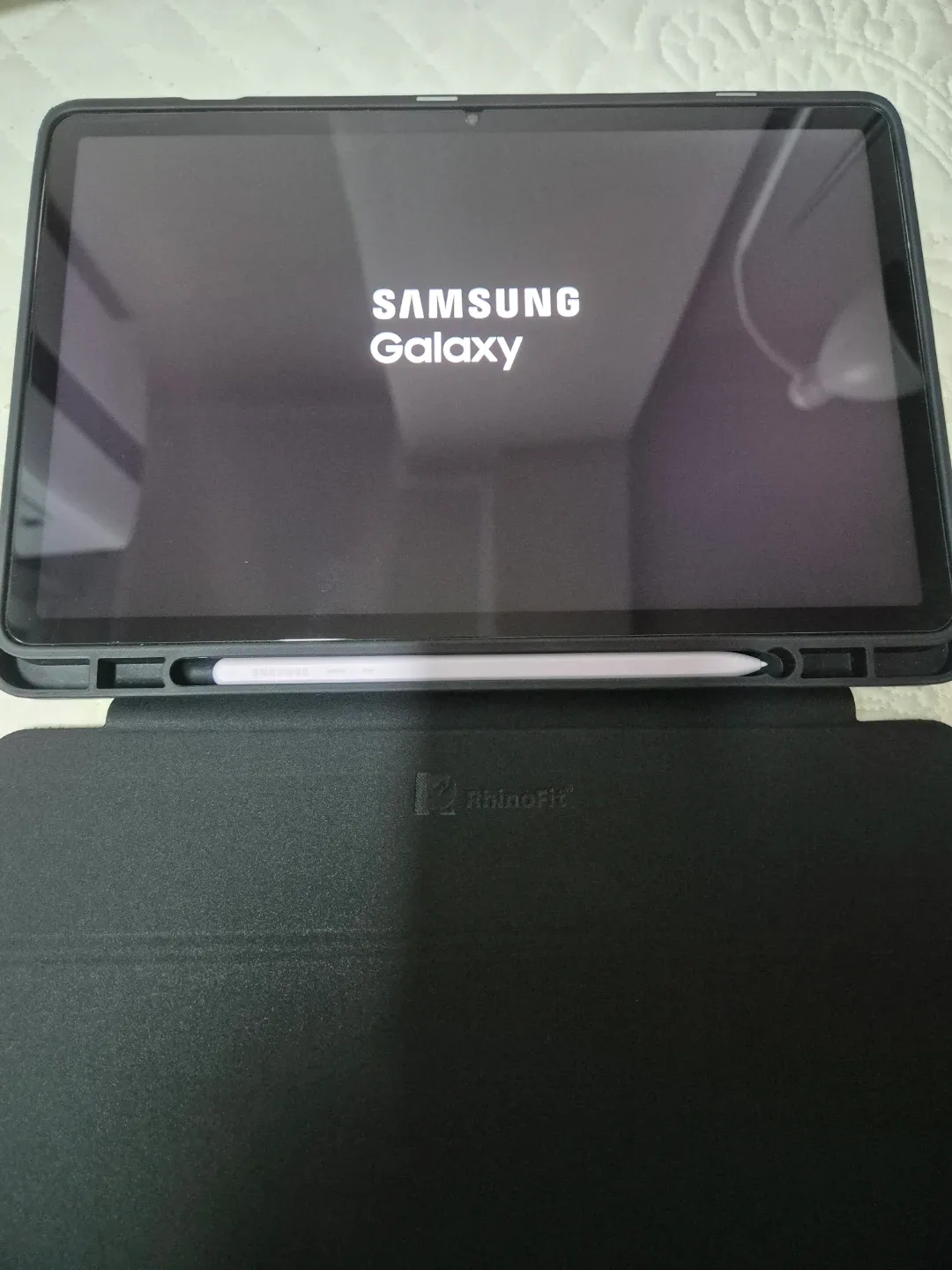 새상품급 갤럭시탭  s9fe 128gb wifi 라벤더 펜포함 + RhinoFit 케이스 블랙