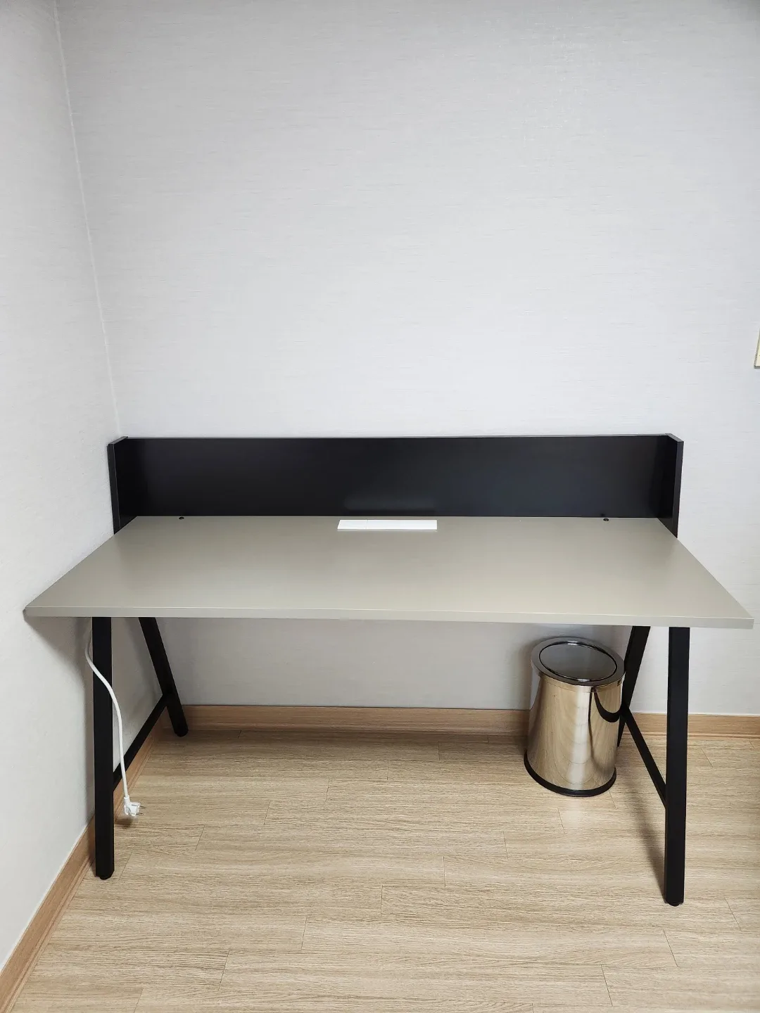 리바트 프레일 콘센트형 일자 책상