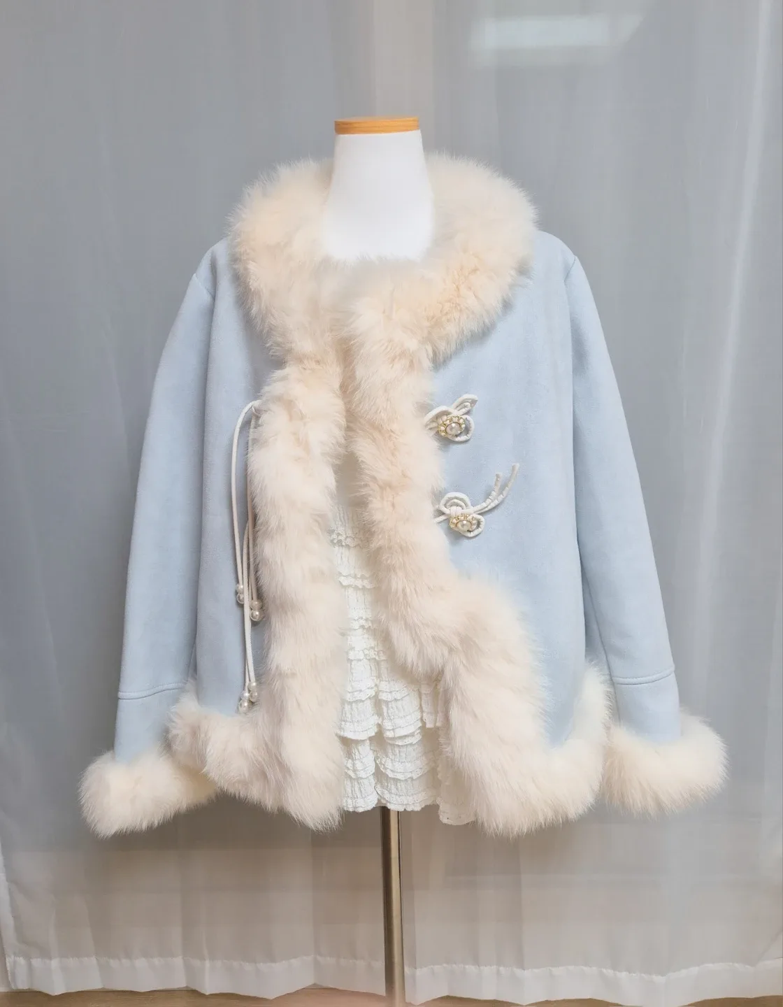 하늘색 퍼 코트