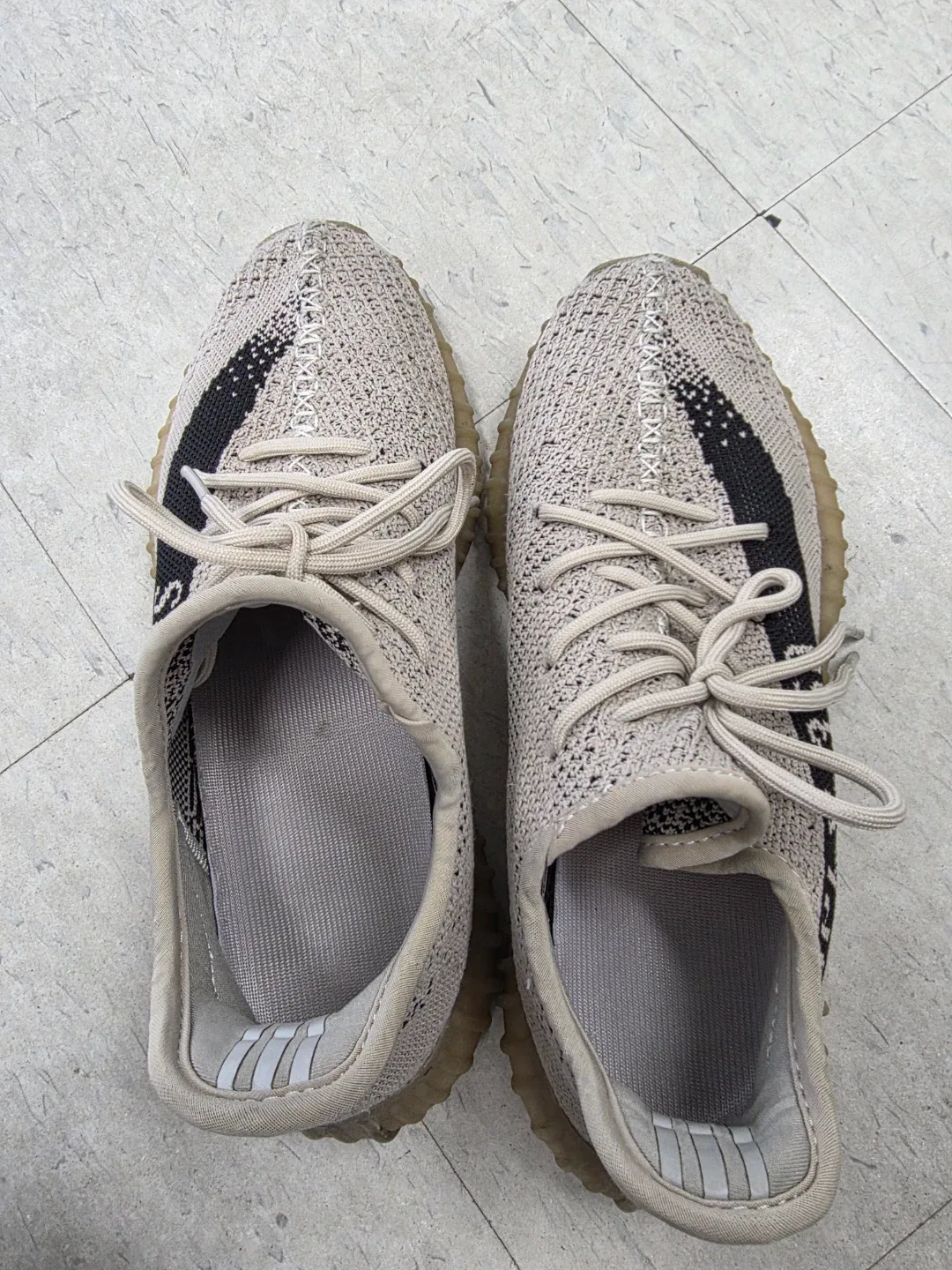 아디다스 이지부스트 350 V2