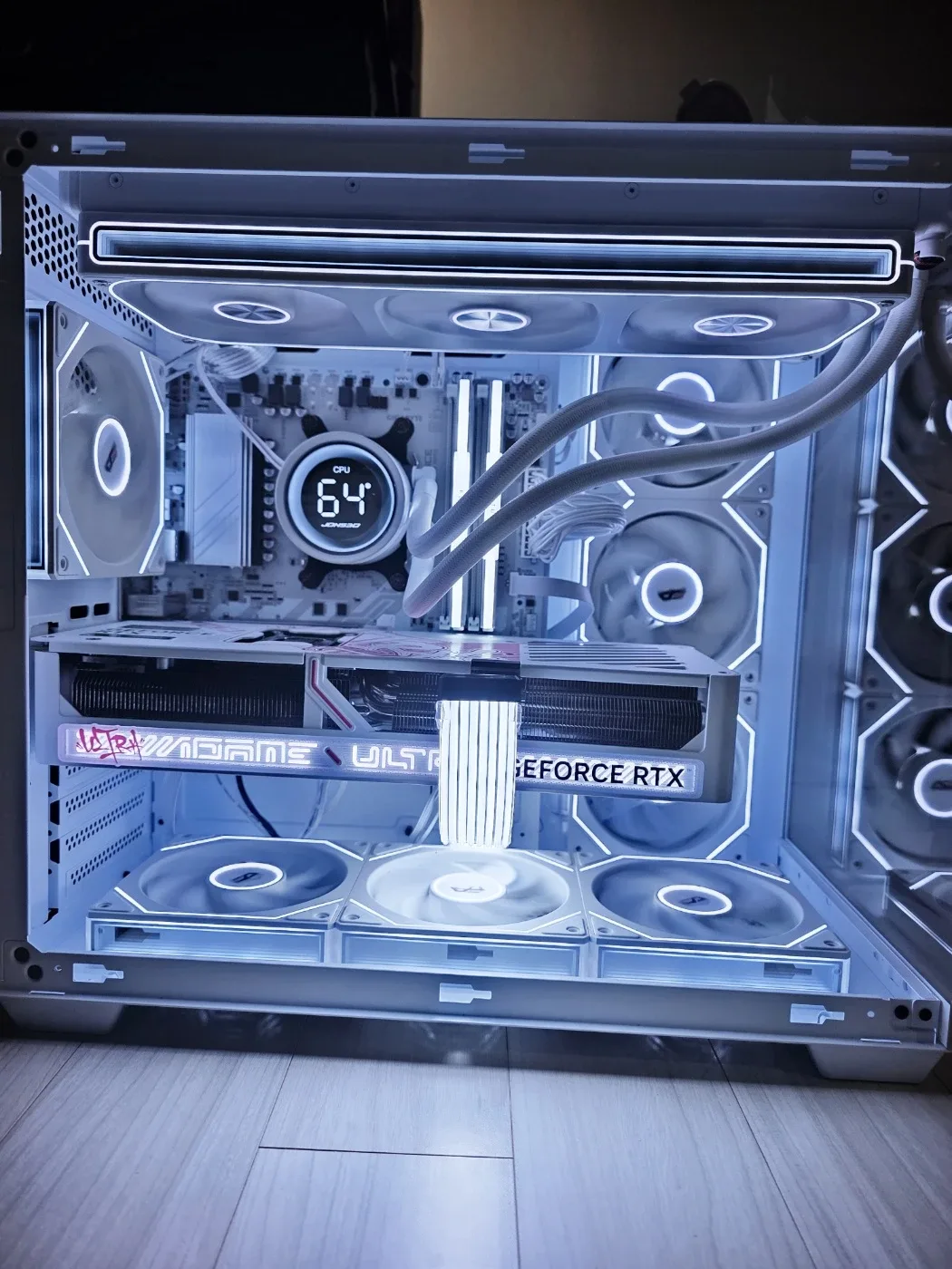 (새거) 라이젠7 9800X3D RTX5080 화이트 어항본체 최저가 팝니다.