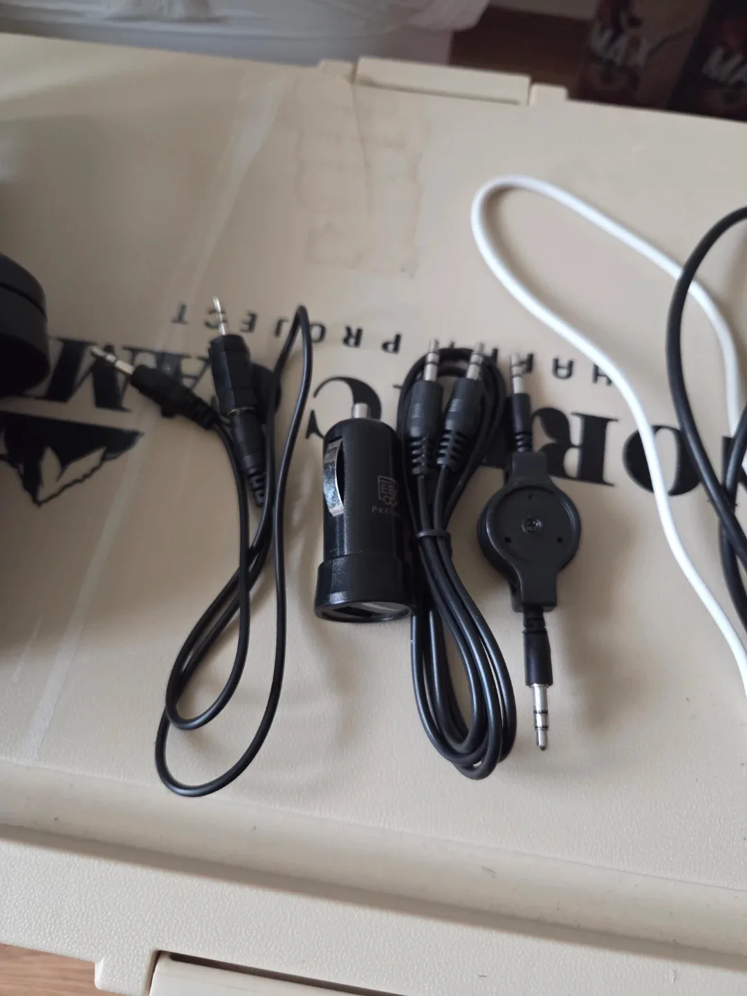 AUX케이블 및 차량용 CD홀거치대 나눔