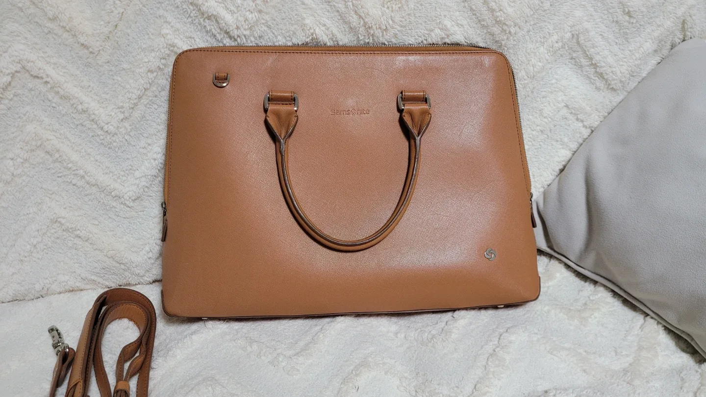 샘소나이트 제이든 서류가방 카멜색상  판매합니다