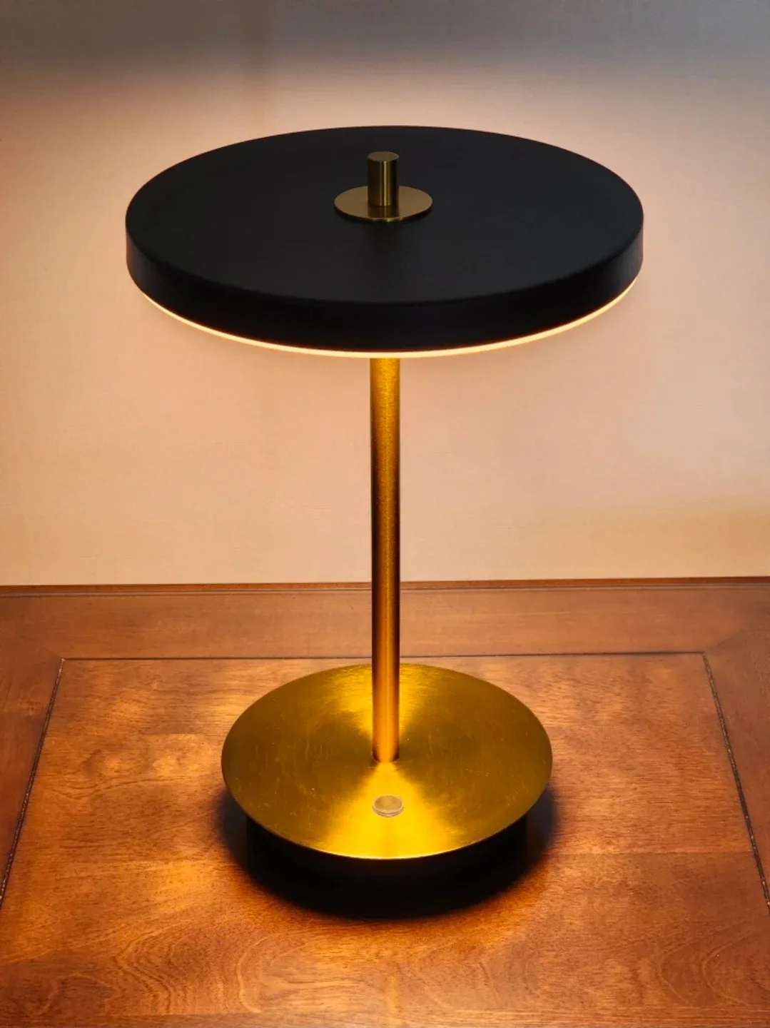 [새제품] 비타 플레이트 LED 무선 포터블 캠핑조명 스피아노 더스틴 테이블 스탠드 SL-T200