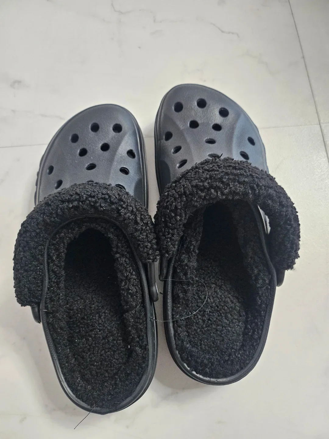 크록스 털 슬리퍼 블랙 290