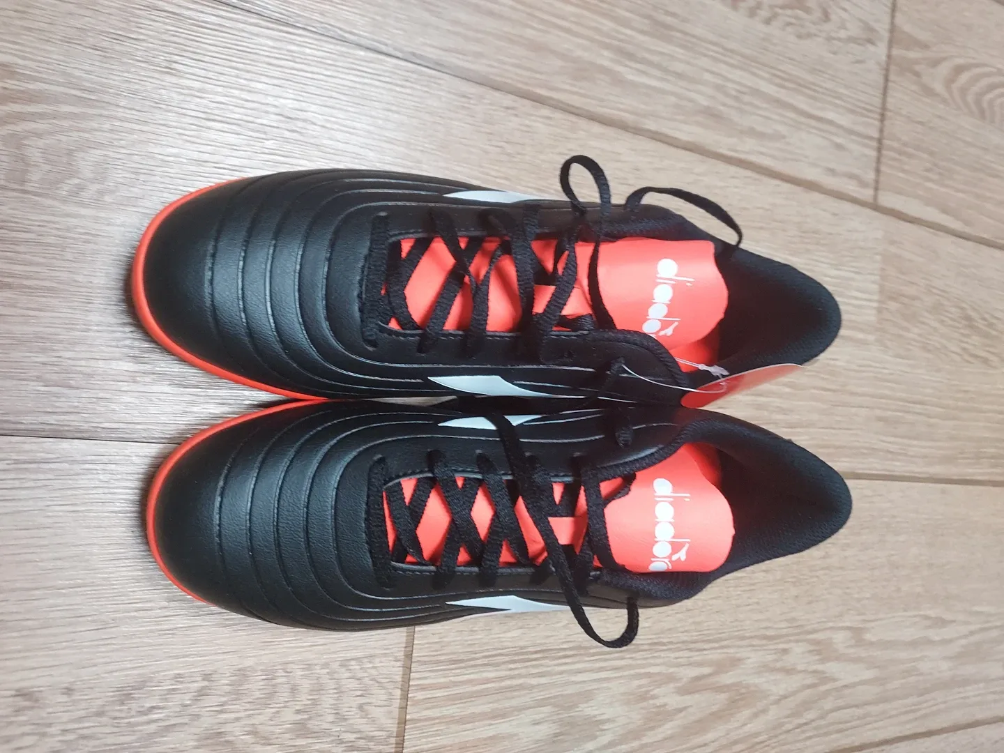 새상품)디아도라 운동화 블랙/오렌지 새상품