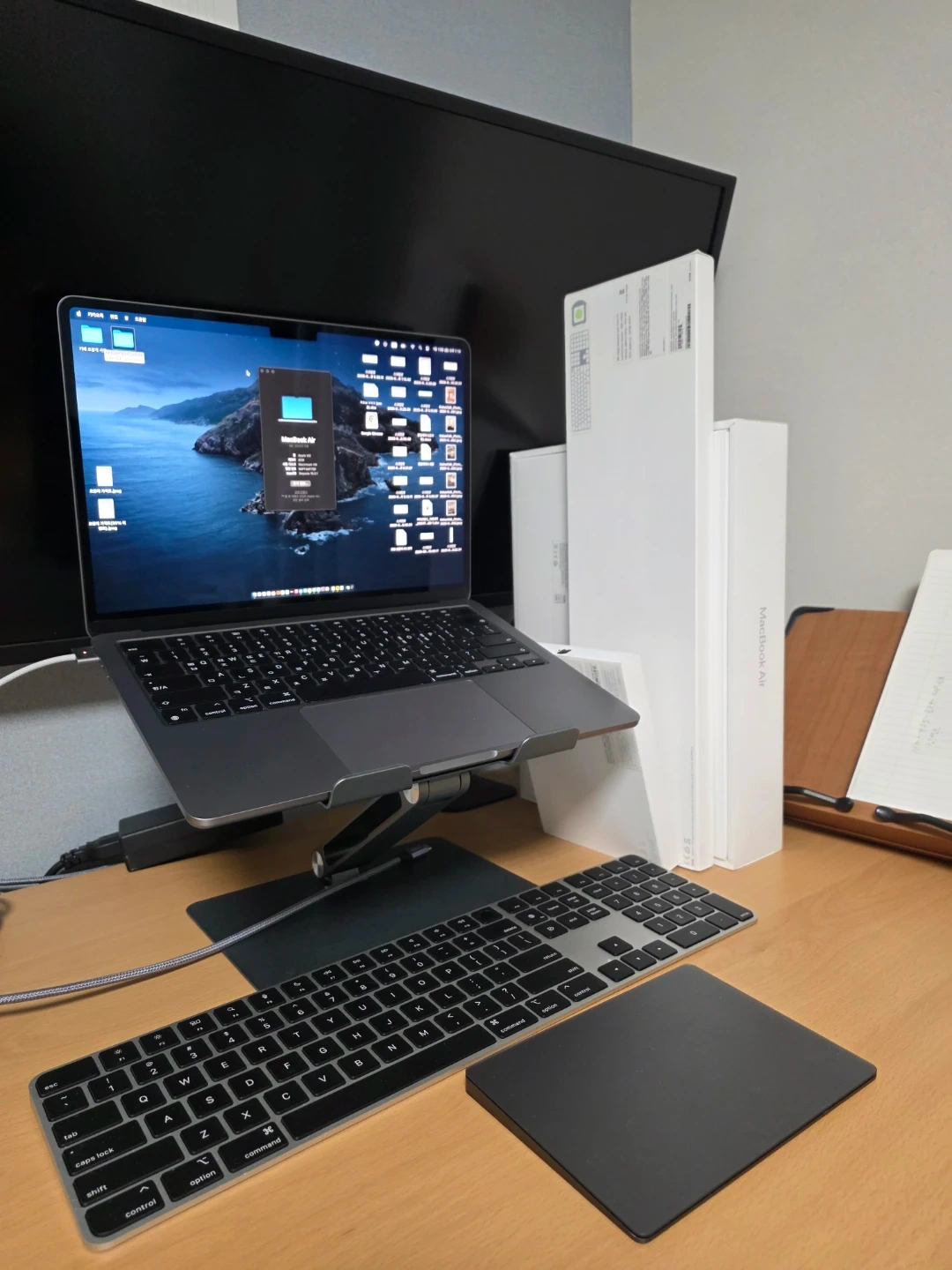 맥북 에어 M2 + Magic Keyboard & Trackpad