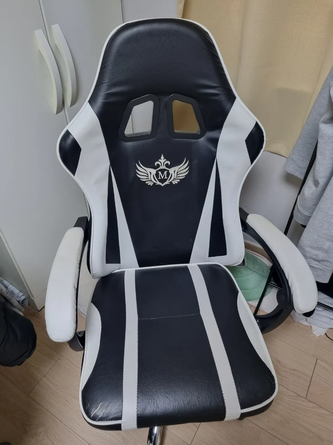 게이밍 의자 블랙&화이트