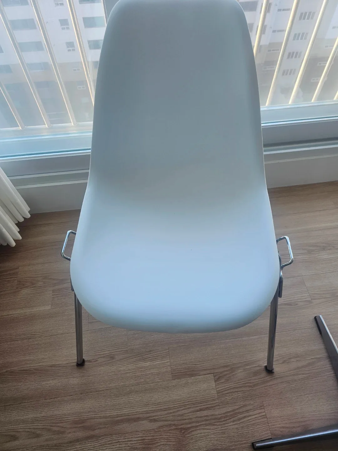 임스체어 디자인 의자 화이트