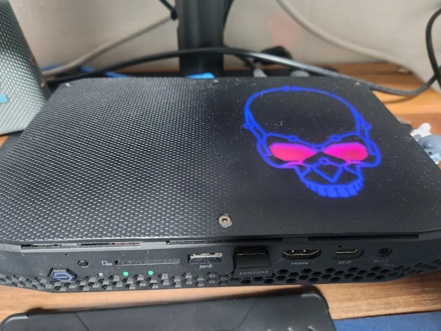 인텔 NUC 미니 PC i7-8809G 64GB 1TB