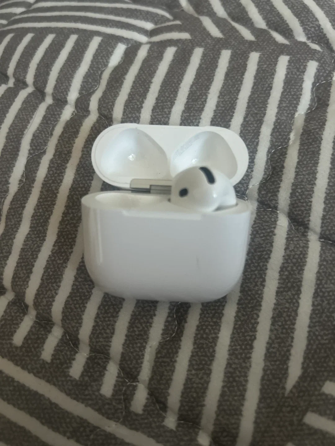 에어팟 4세대 급하게 팔아요