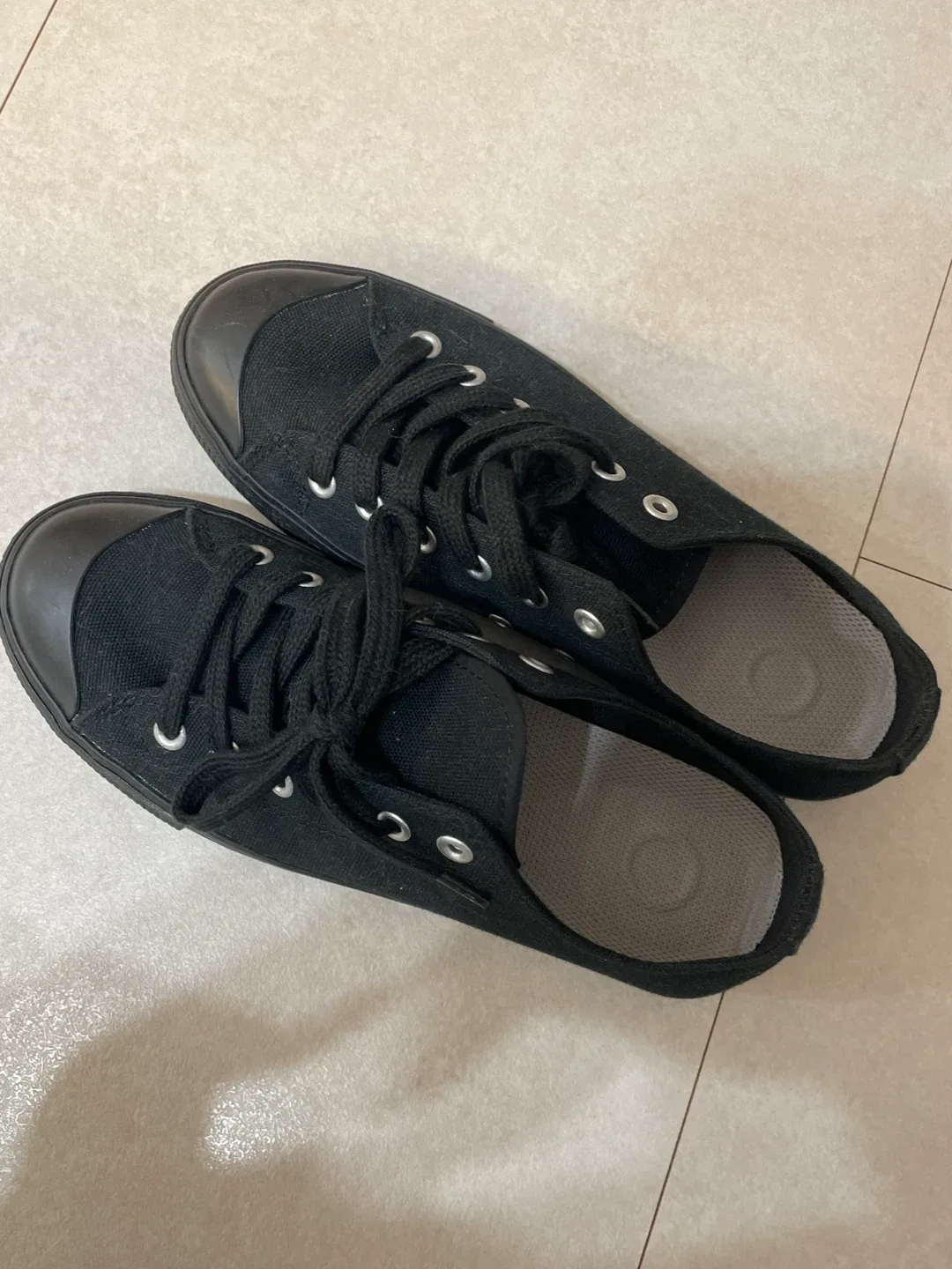 무인양품 검정 캔버스 스니커즈 230 (새신발)